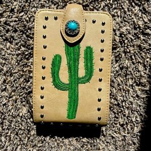 Rich cream-tan colored wallet purse. Eye appealing western purse.